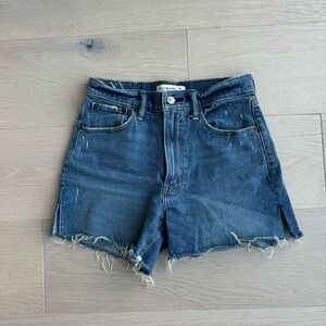 Abercrombie 4” Mom Short
